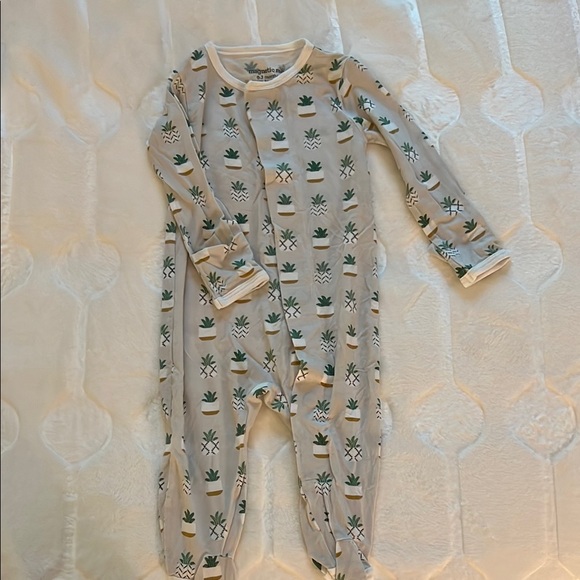 Magnetic Me Kids Footie - Green and Cream Pattern - Picture 1 of 3